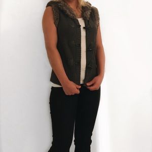 Women’s Hooded Vest With Faux Fur Lining